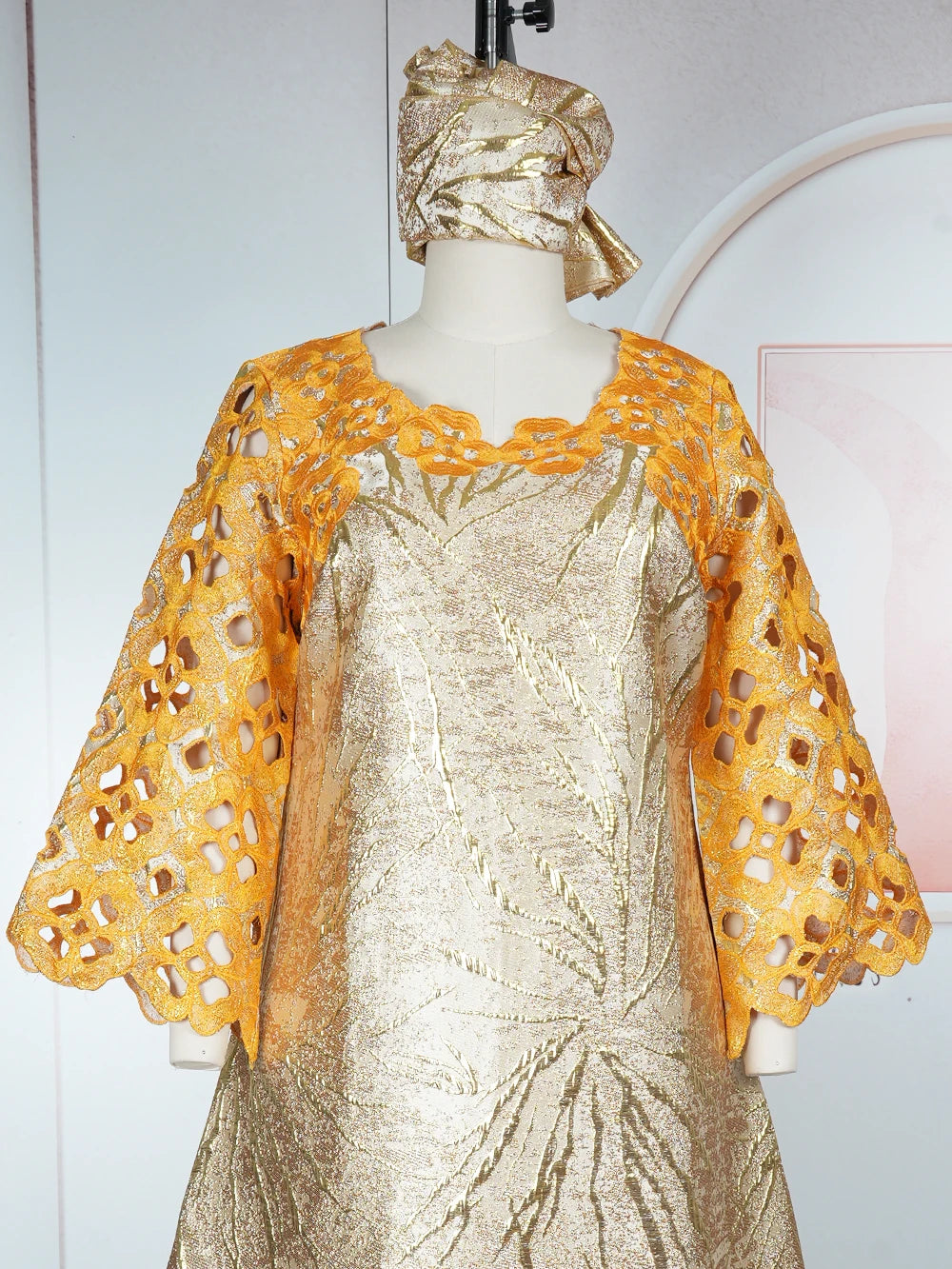 Robes africaines pour couple, tenues assorties or pour femme et homme, broderie traditionnelle Bazin Riche, robe turque, robe de mariage, robe de fête
